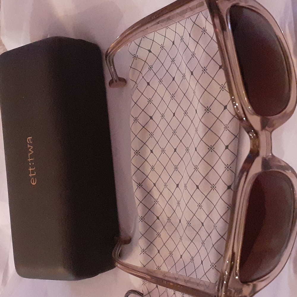 ett:twa sunglasses.